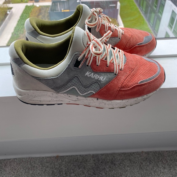 Karhu Aria (Wrought Iron / Mango) - Picture 2 of 8